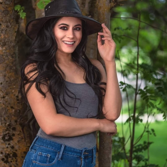 Meet Your Posher ❤️ - Picture 6 of 7